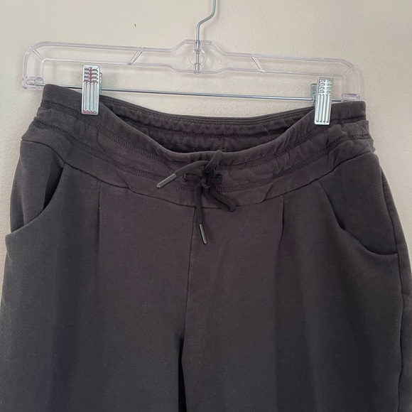 The North Face Train N Logo Crop Jogger - Picture 2 of 5